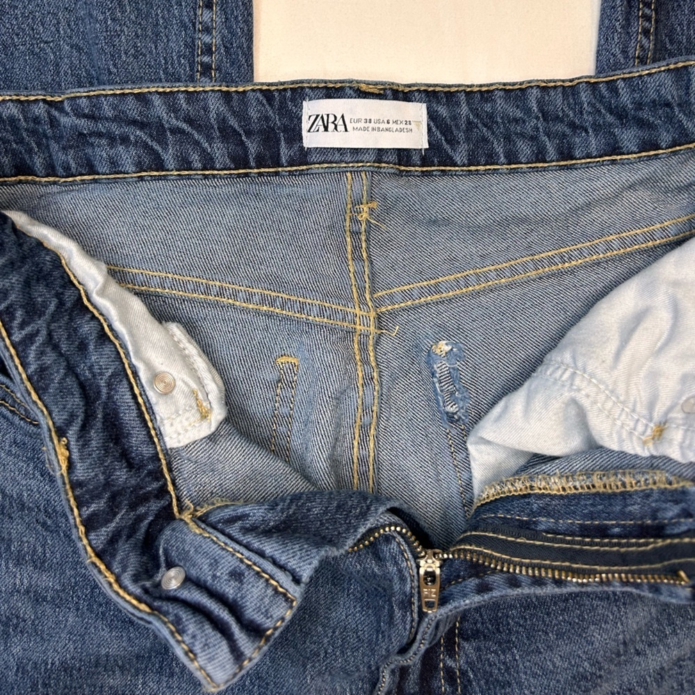ZARA Mid-Rise Straight Leg Jeans Size 6 Medium Wash - Picture 3 of 4